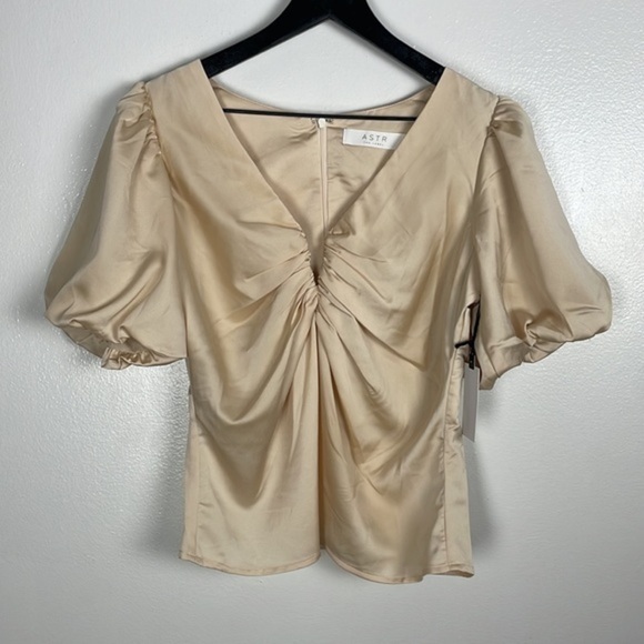 NWT ASTR Satin Balloon Puff Sleeve Top - Picture 3 of 11
